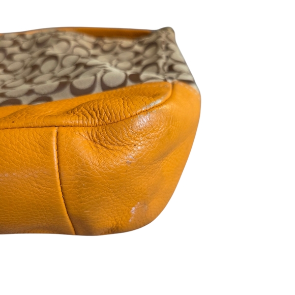 Coach Park Signature Hobo Shoulder Bag model number F23279. 